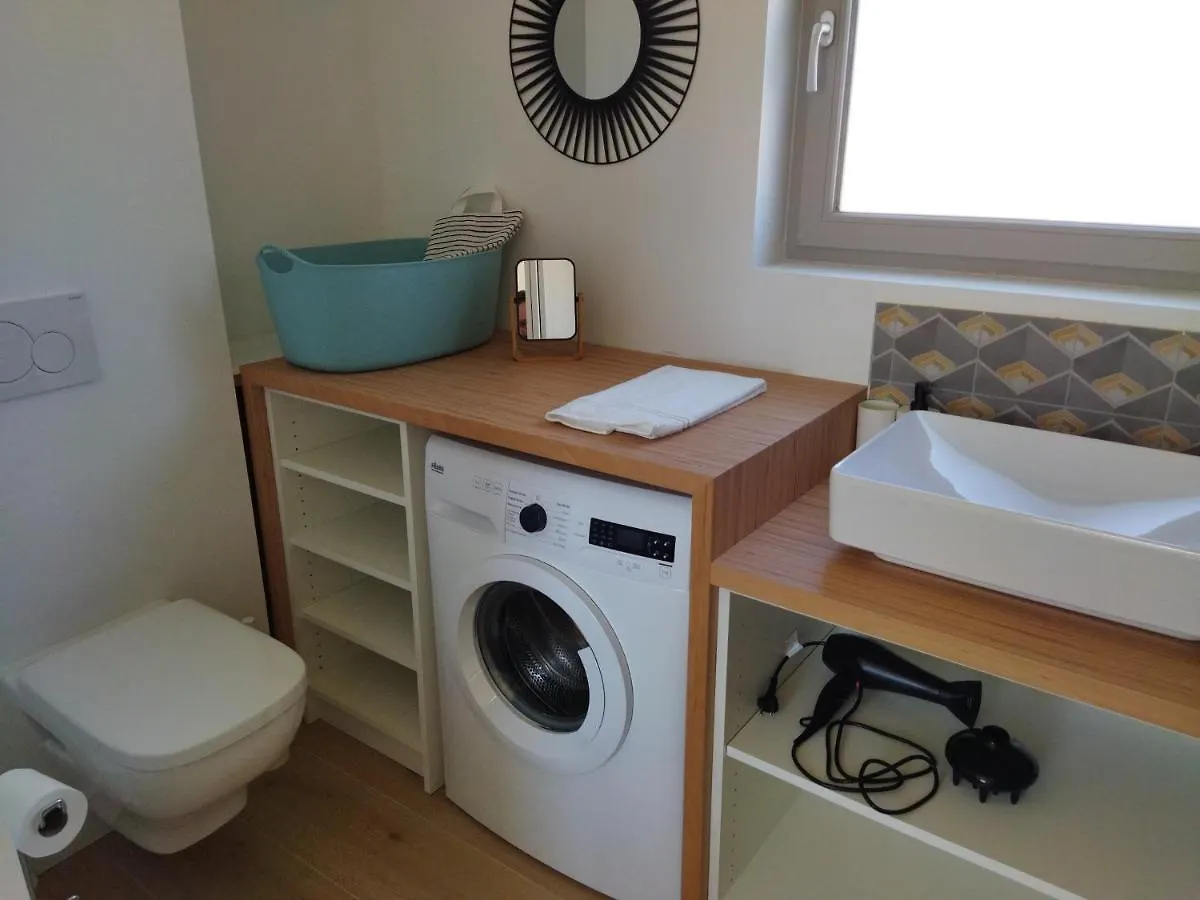 Nouveau ! La cabine du bout du monde -Saint-Mathieu : votre pied-à-terre breton haut standing [PL02] Crozon 0*,  Francia